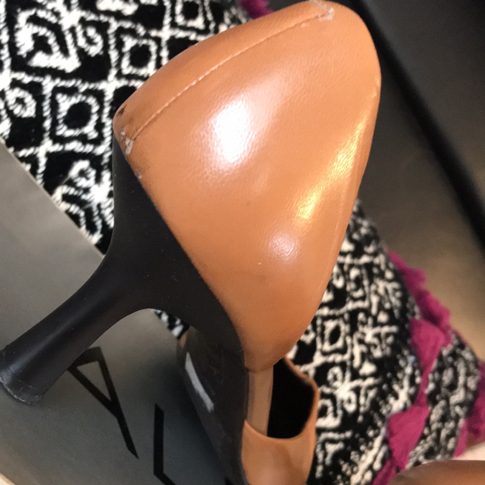Shoes - Picture 5 of 8